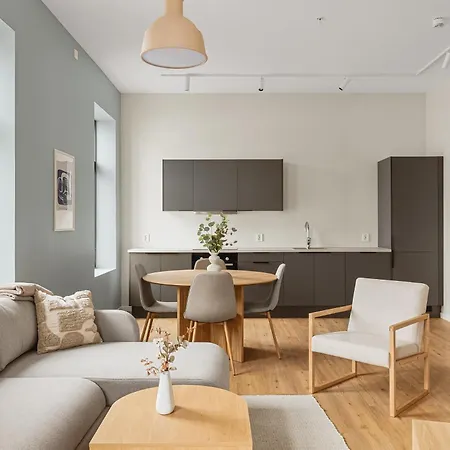 Hh - Modern L Center *