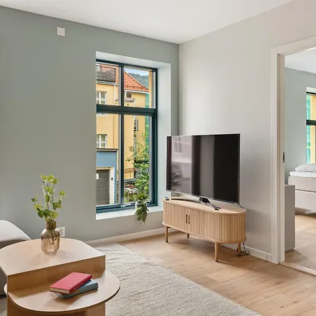 Hh - Modern L Center *