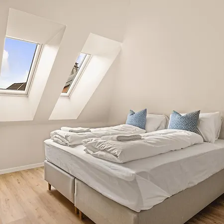 Hh - Modern L Center