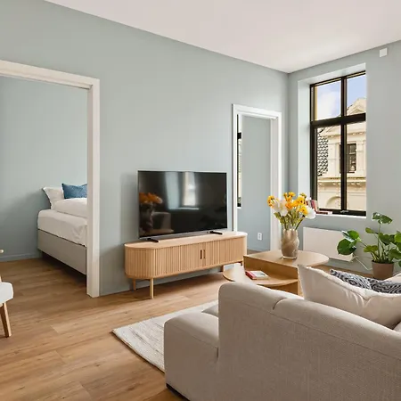 Hh24 - Modern L Center Apartment