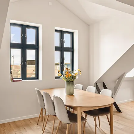 Hh - Modern L Center * ברגן