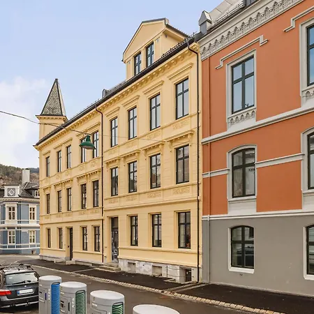 Hh - Modern L Center Берген