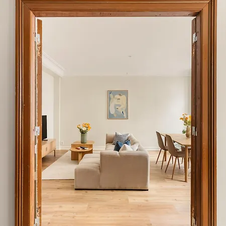 Hh24 - Modern L Center Apartment