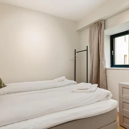 Hh - Modern L Center ברגן