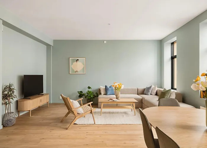 Hh - Modern L Center *