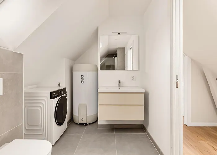 Hh - Modern L Center *