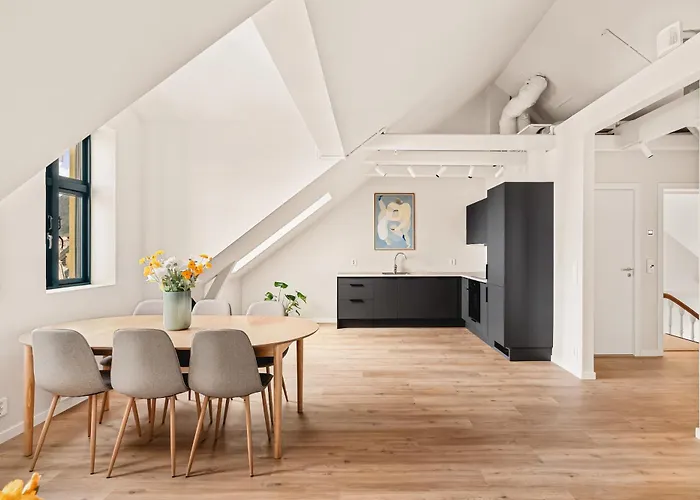 Hh - Modern L Center