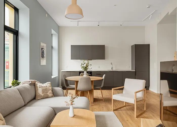 Hh - Modern L Center *