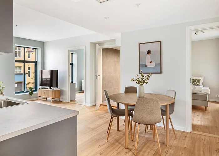 Hh - Modern L Center *