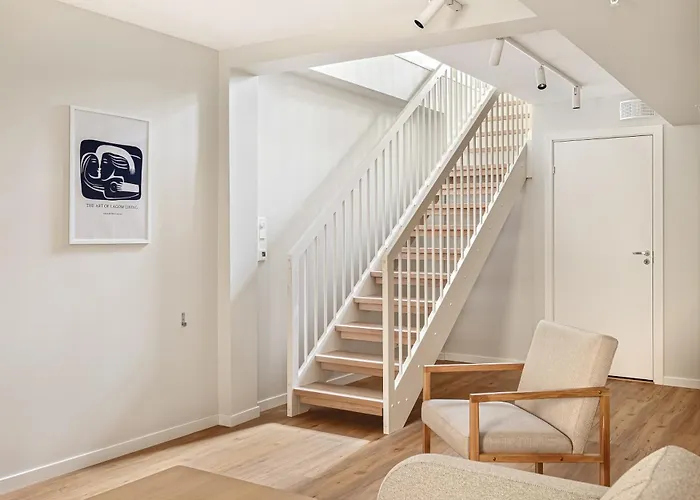 Hh - Modern L Center *