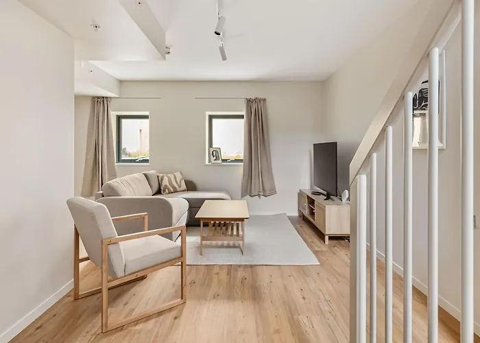 Hh - Modern L Center